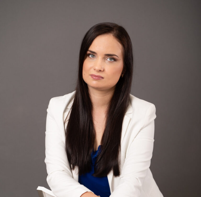 Desy Paunova - blog author and product management professional